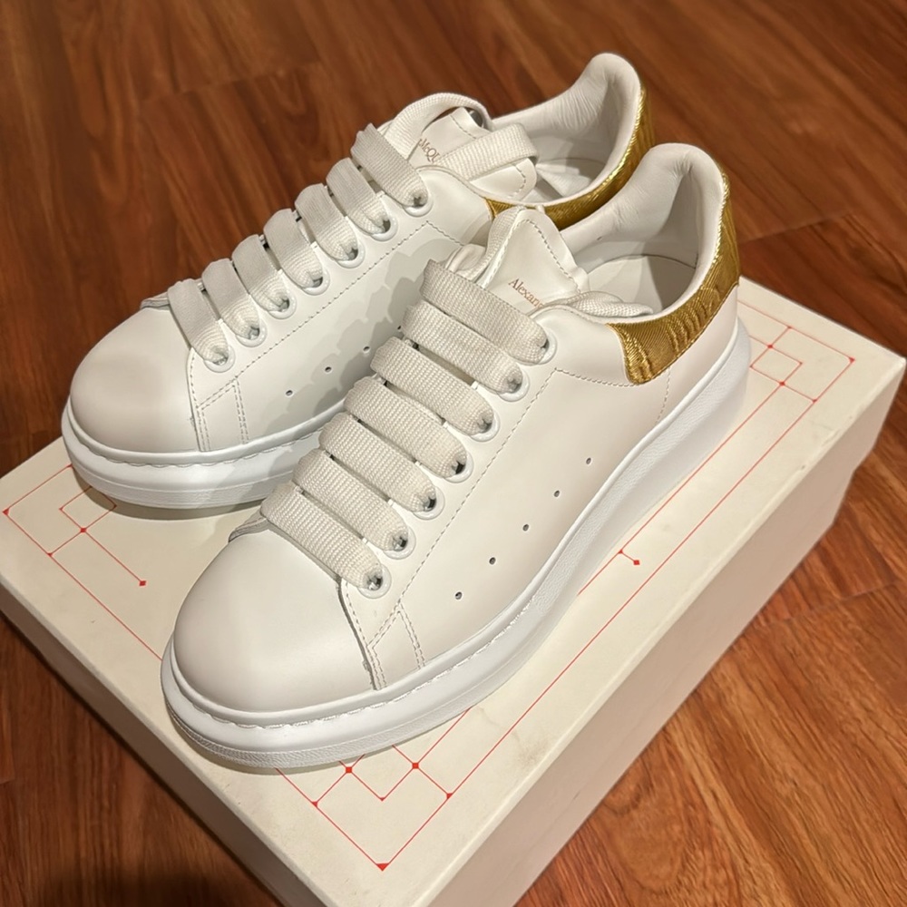 New Alexander McQueen sneaker in size 36